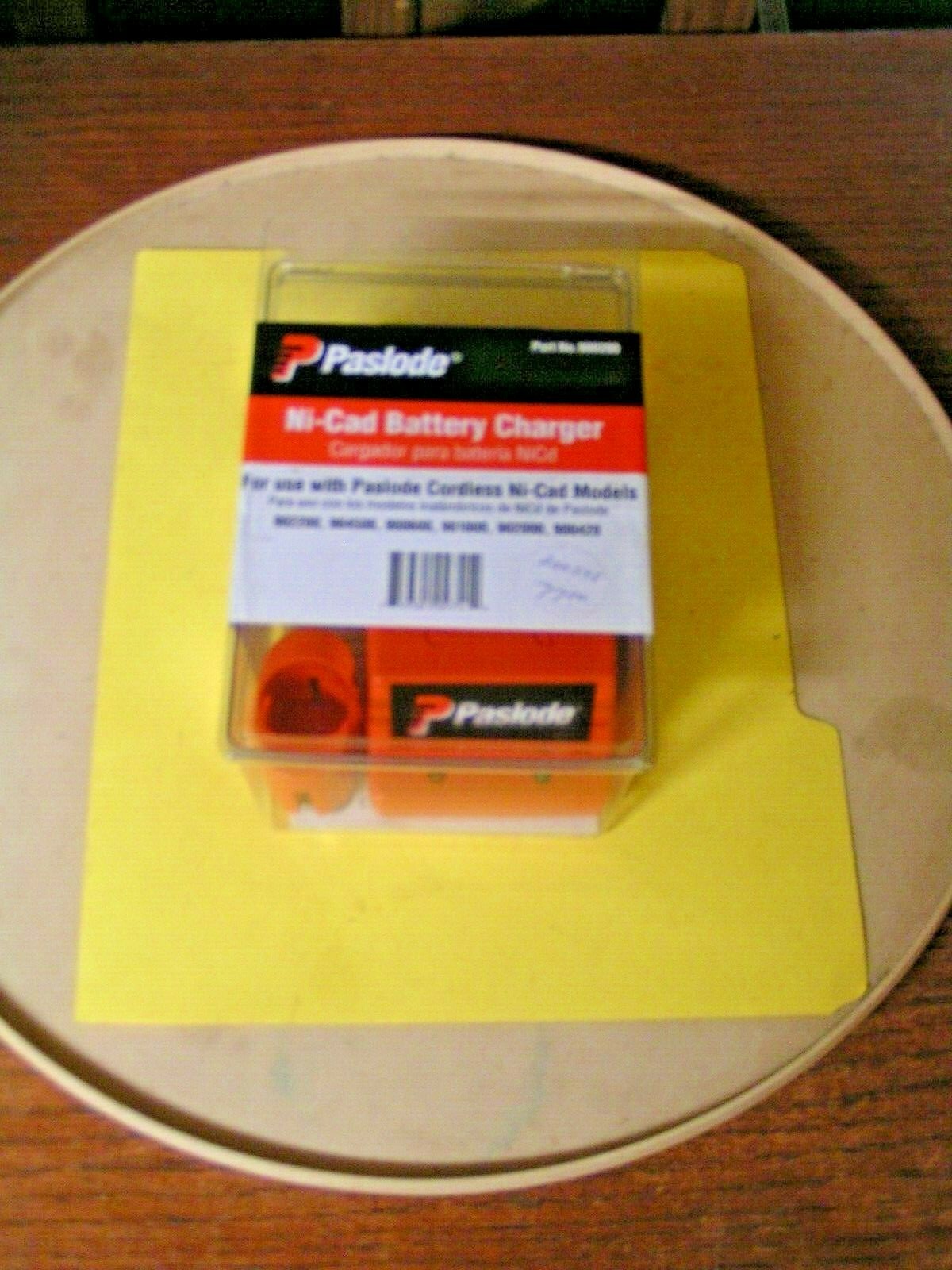 PASLODE CORDLESS NI-CAD BATTERY CHARGER KIT #900200 - NEW KIT IN PACKAGE