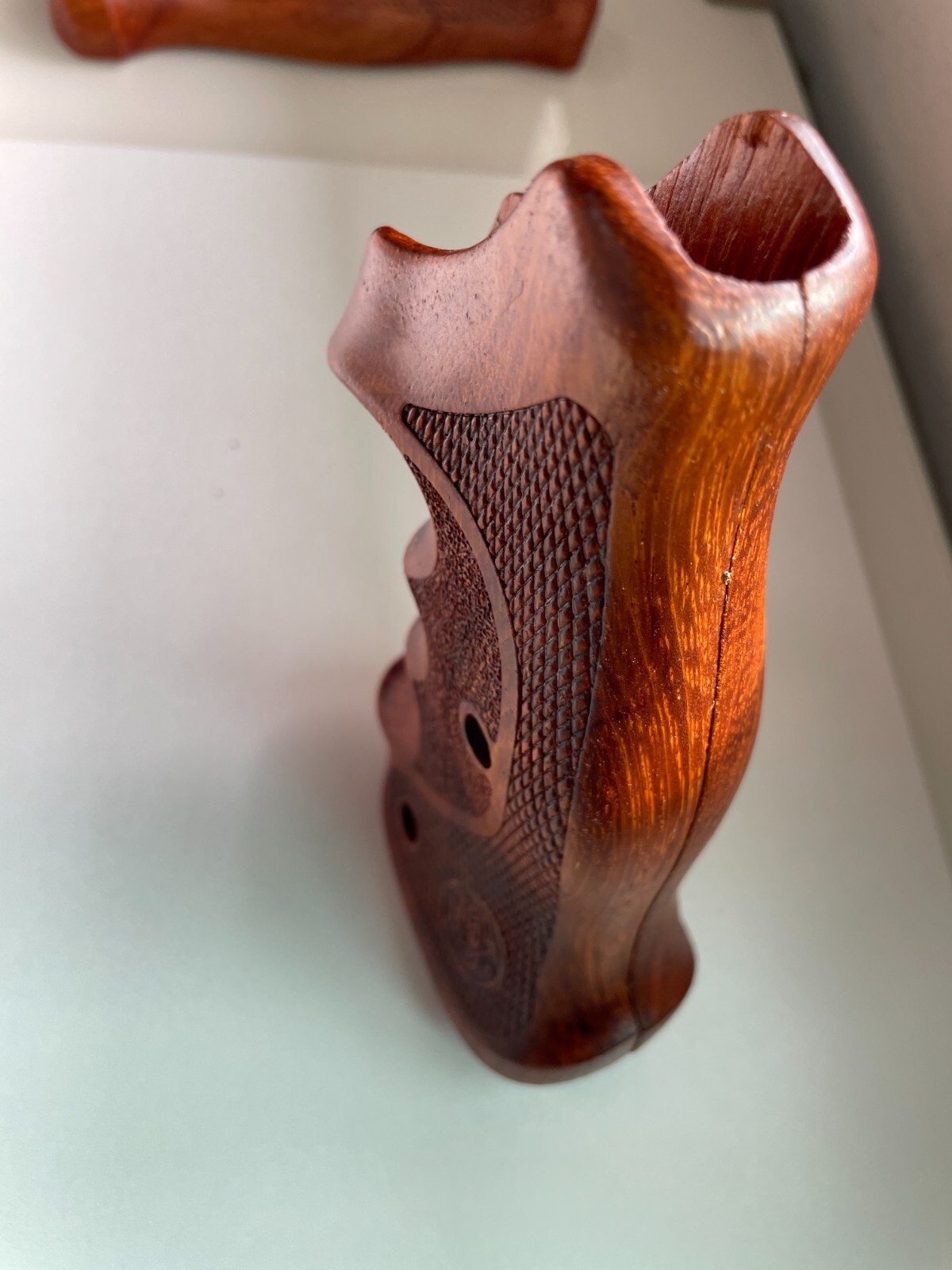 Prof.Target Grips for S&W N FRAME ROUND BUTT Revolver; Rough &checker close back