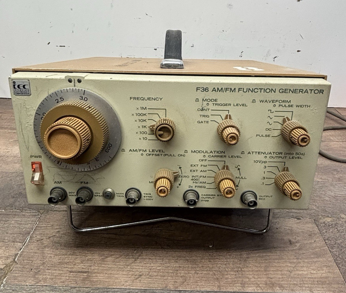 F36 AM/FM Function Generator