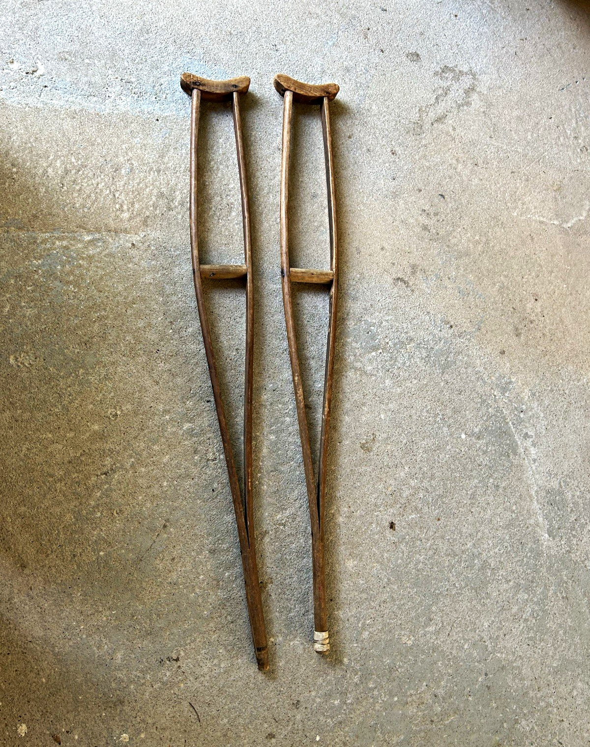 Vintage Brown Wood Standard Underarm Crutches Pair for Adults, Wooden Material