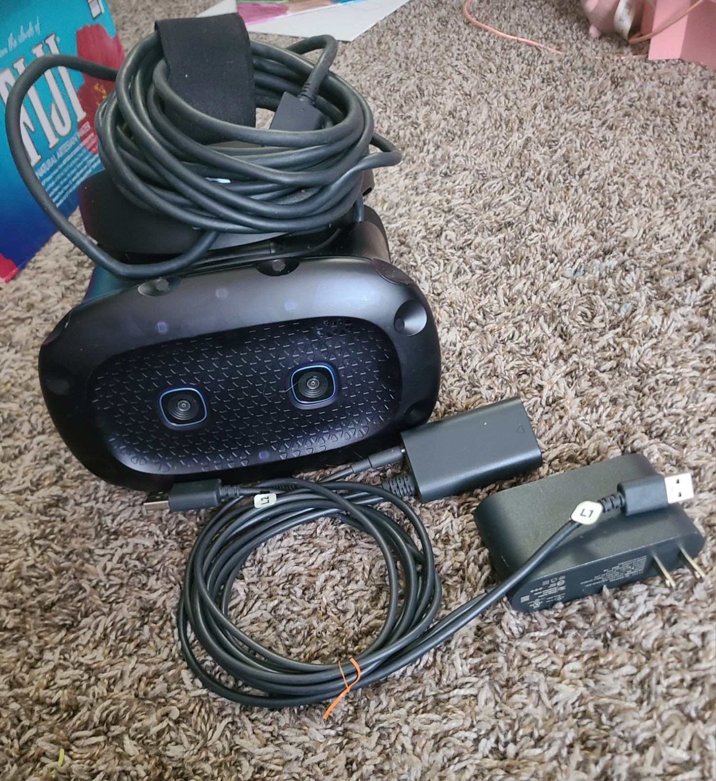 HTC VIVE Cosmos Elite VR Headset, Base Stations, USB & DisplayPort