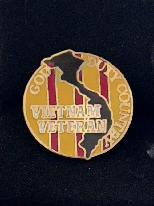 Vintage Vietnam Veteran Pin GOD DUTY COUNTRY (P51-4)