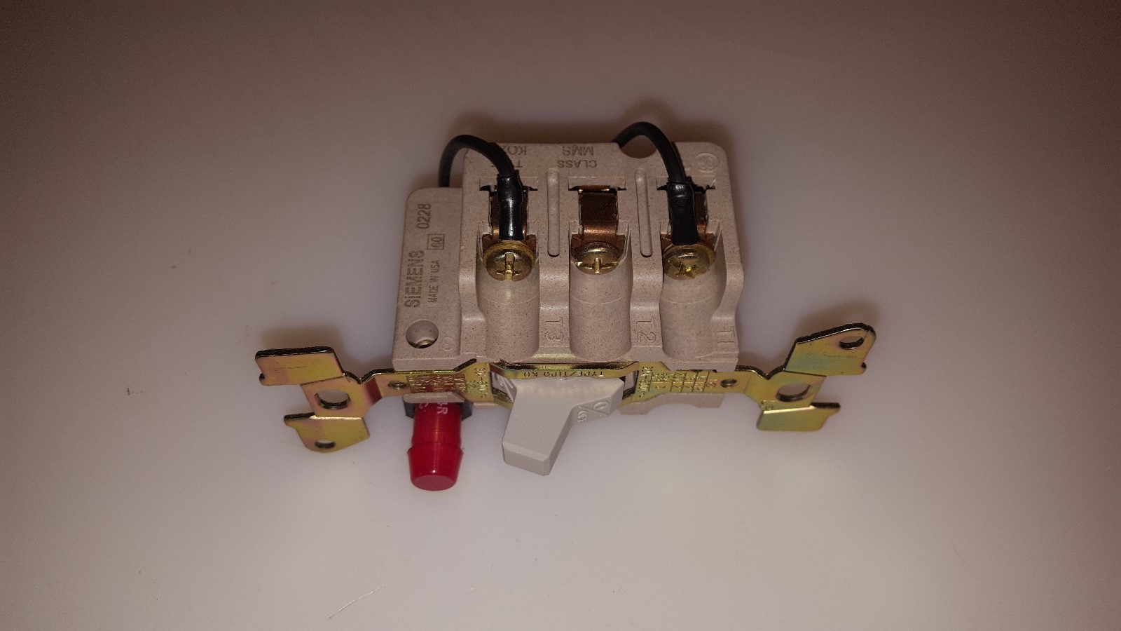 SIEMENS MMSK02B MANUAL 3-POLE TOGGLE SWITCH 575VAC @ 3HP OPEN TYPE RED PILOT LT
