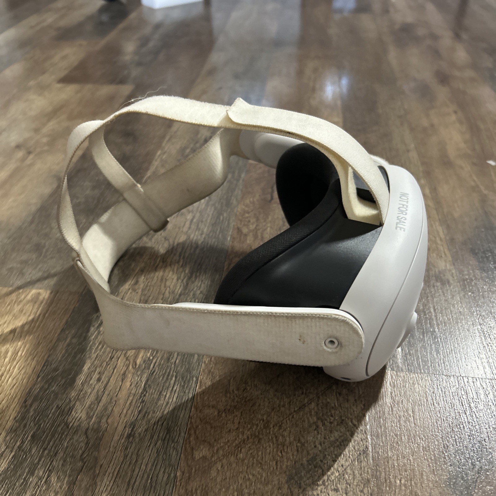 Meta Oculus Quest 3 - 128GB - Headset ONLY - DOESN’T CONNECT TO META APP -