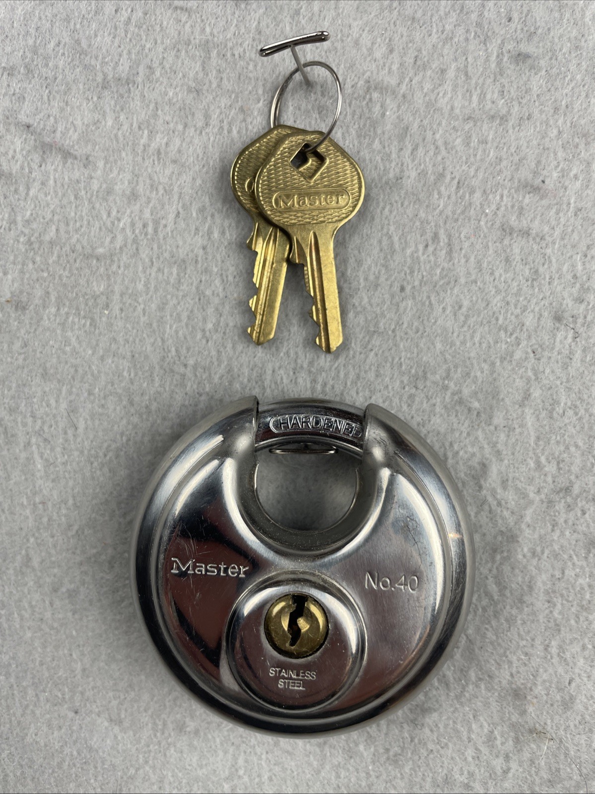 Master Lock No 40 Shrouded Disc Keyed Lock 2 Keys Included Hardened Shackle