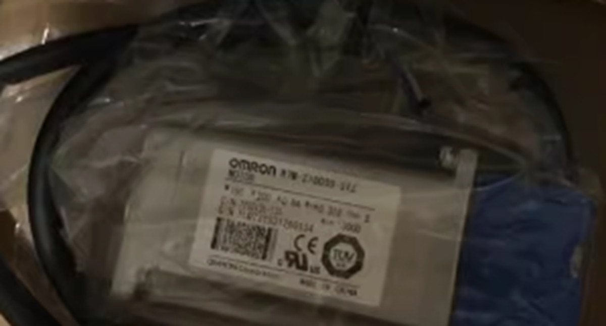 New In Box Omron R7M-Z10030-S1Z R7MZ10030S1Z