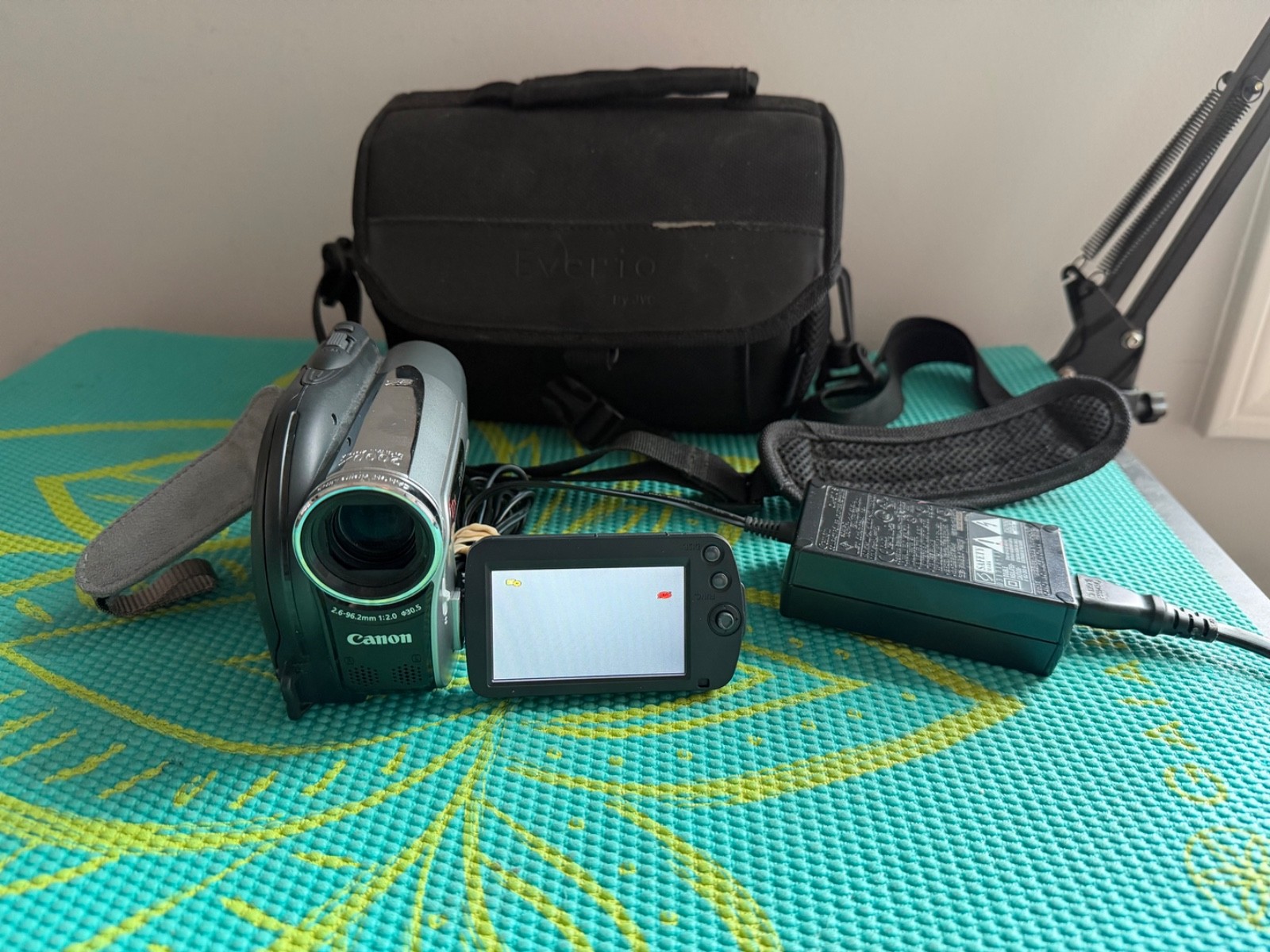 Canon DC410 Mini DVD Digital Camcorder - Partially Tested - Read