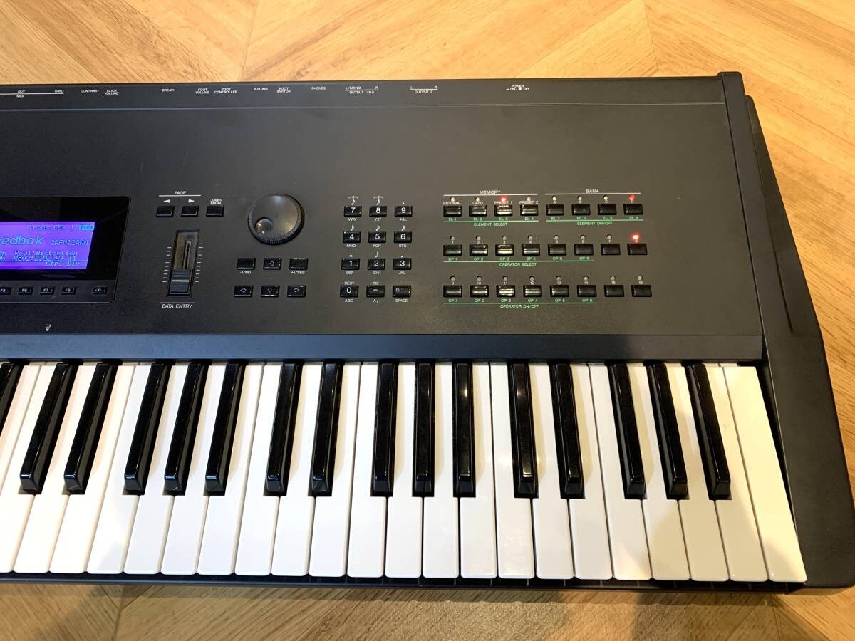 Yamaha SY77 Synthesizer Keyboard 61-Keys Black keyboard Music
