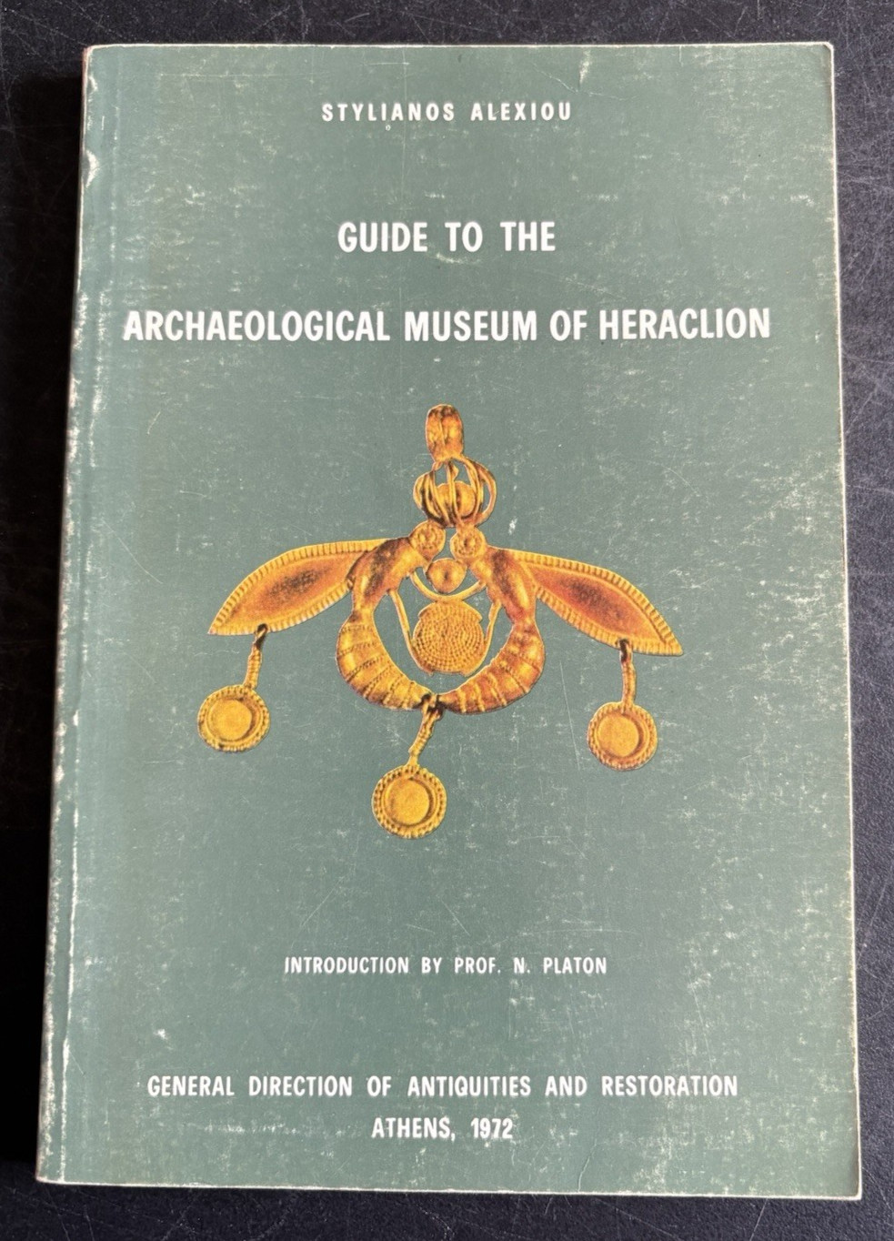 Stylianos Alexiou Guide to Archaeological Museum of Heraclion 1972 art catalog