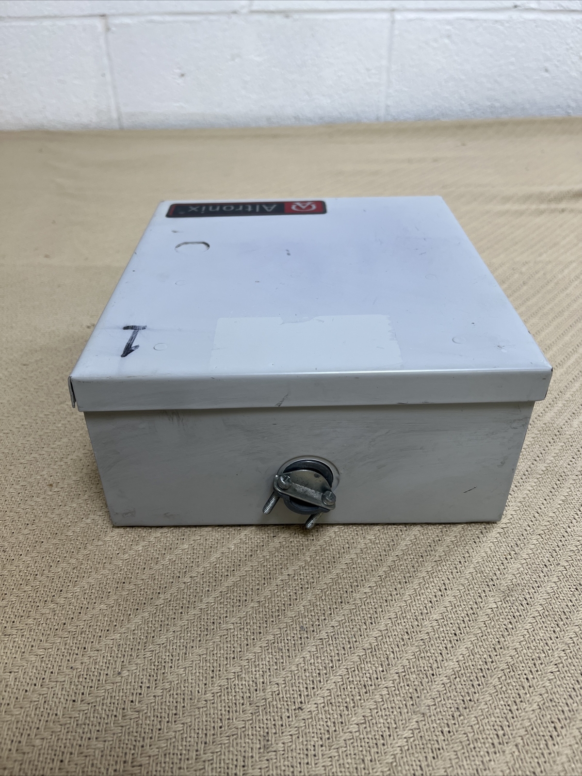 Altronix ALTV2416 CCTV Camera Accessory Power Supply