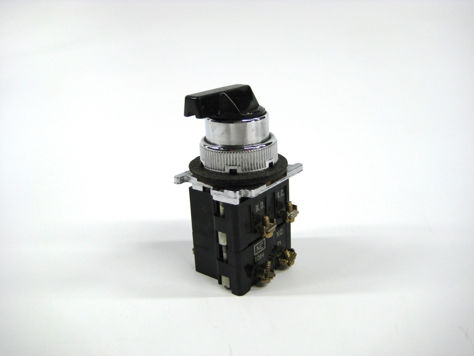CUTLER HAMMER 1084A161 SELECTOR SWITCH 3POSITION NSNP