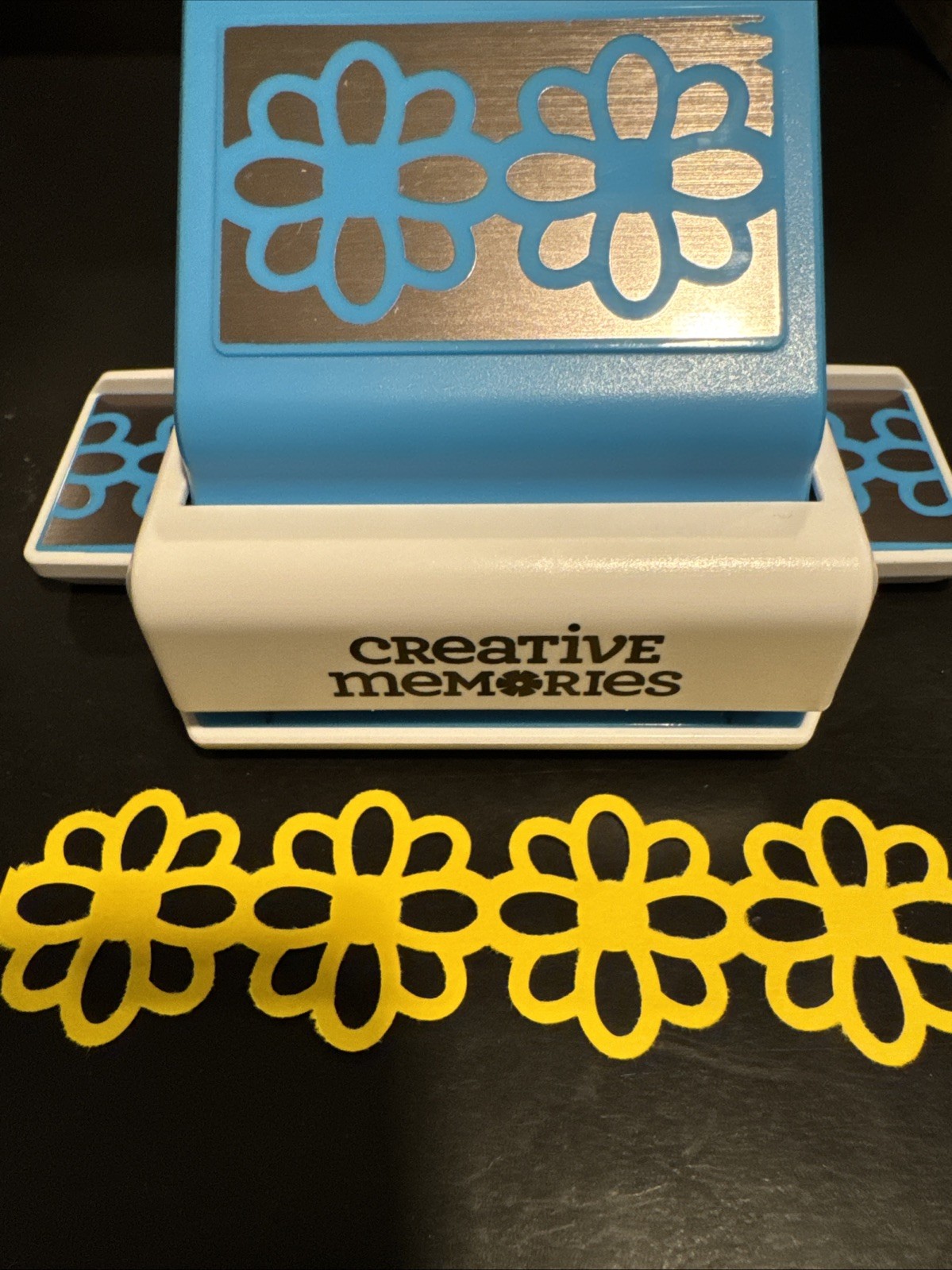 Creative Memories Flower Child Decorative Border Punch
