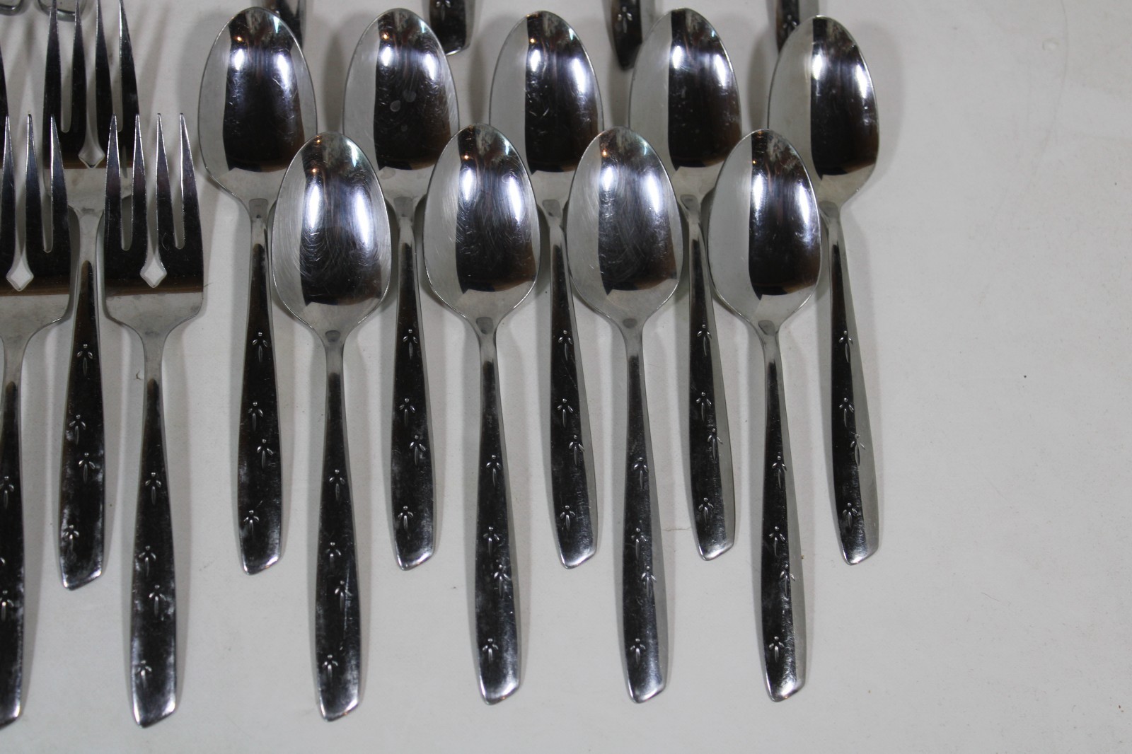 46 Pce. Oneida Stainless Asian Arrow Pattern MCM 1960's - Fork, Knife, Spoon