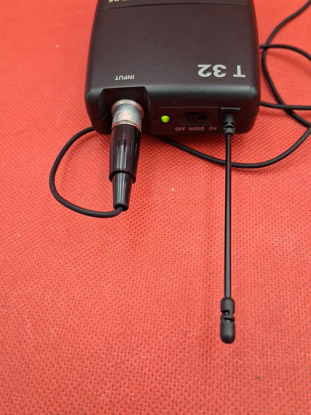Samson T32M UHF Synth Wireless Transmitter Beltpack with Microphone Untested