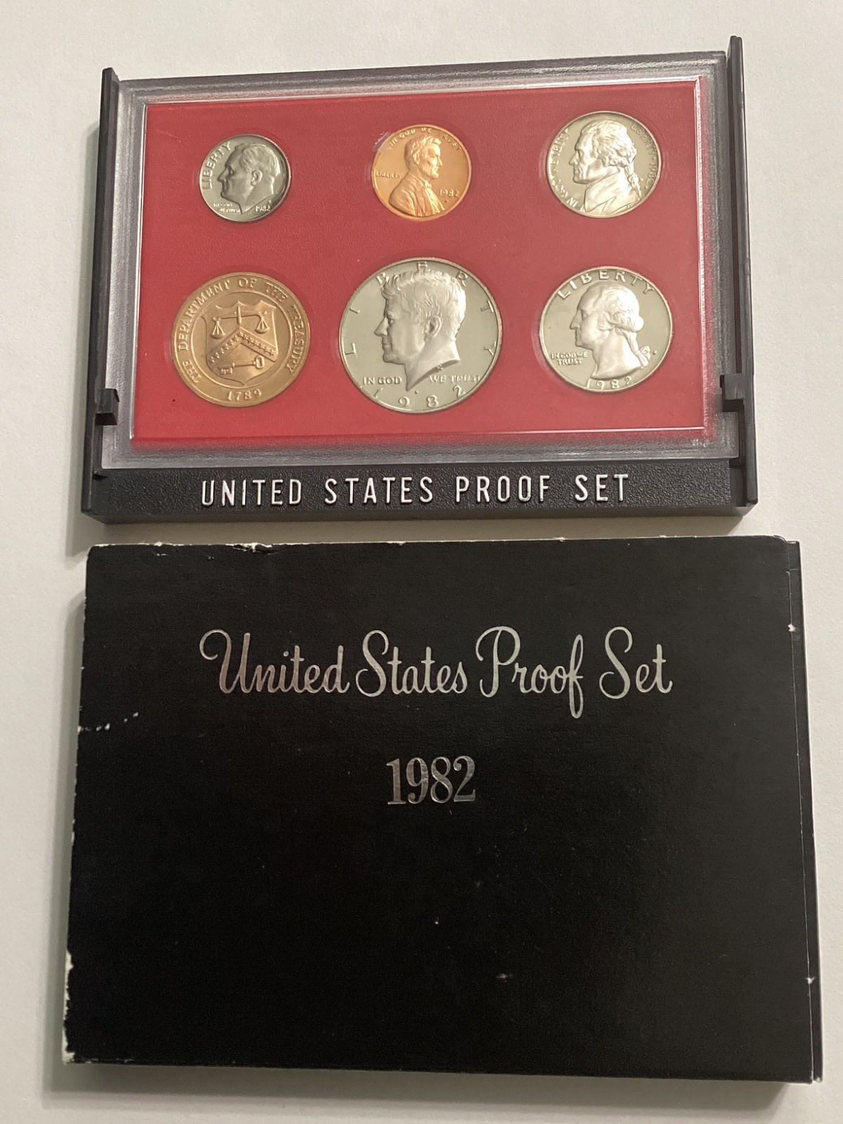 1982 U.S. Proof Set-Mint Original Government Packaging OGP, VG  No Discoloration