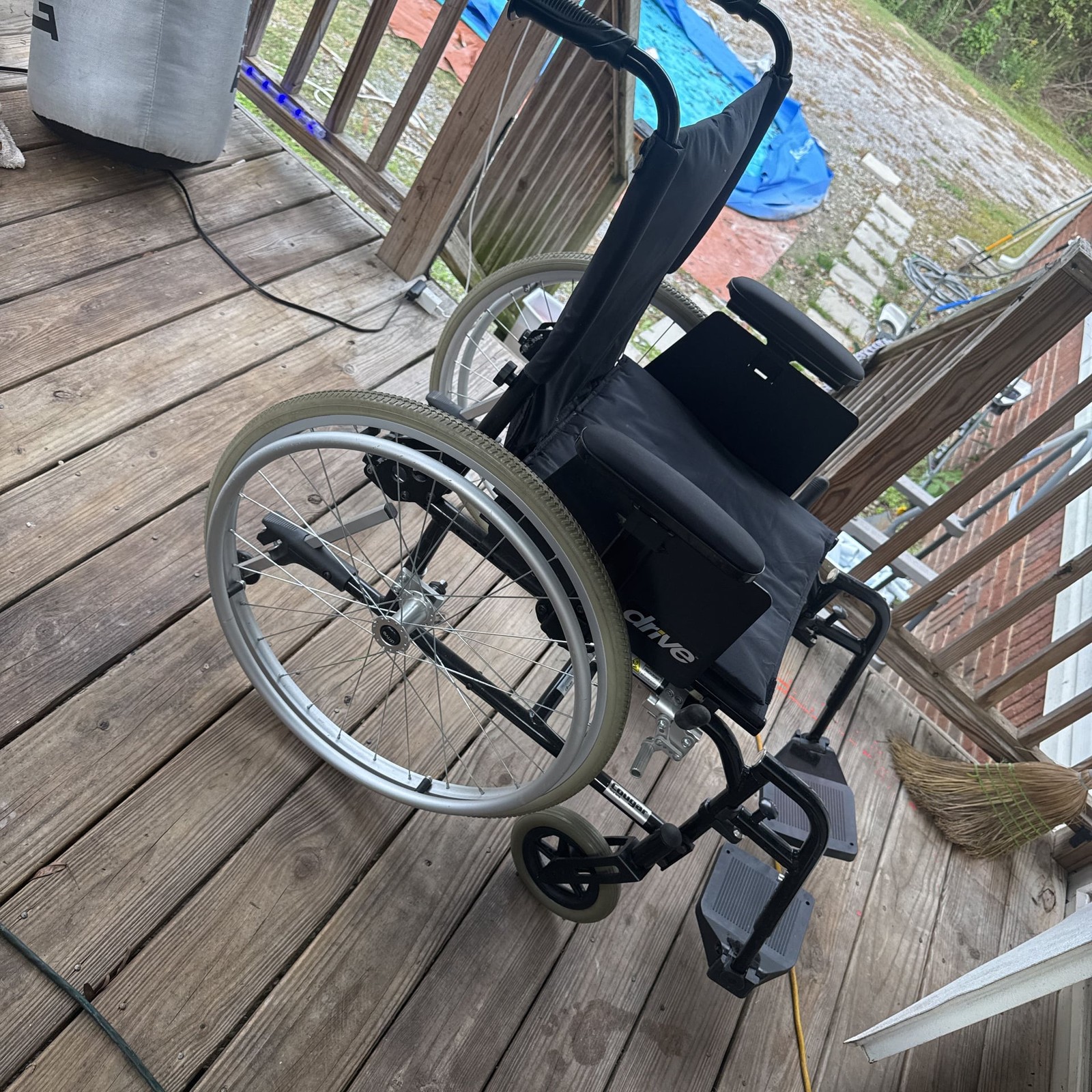 Quickie 2 Folding Lightweight Wheelchair 16"x17"