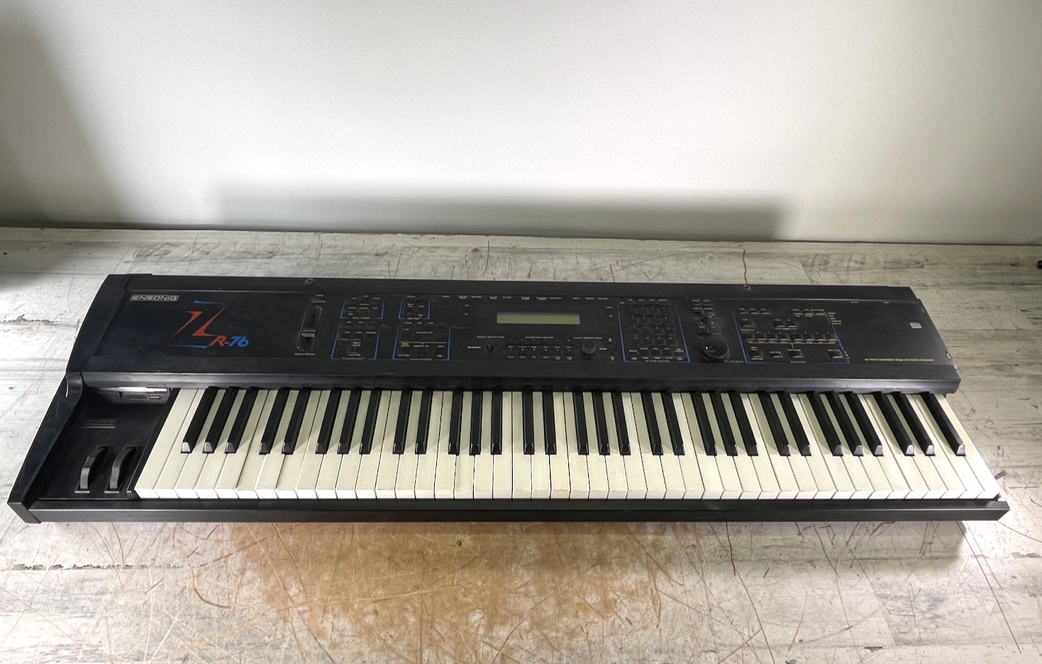 ENSONIQ ZR-76 64 VOICE EXPANDABLE STAGE & STUDIO KEYBOARD- (FOR PARTS)