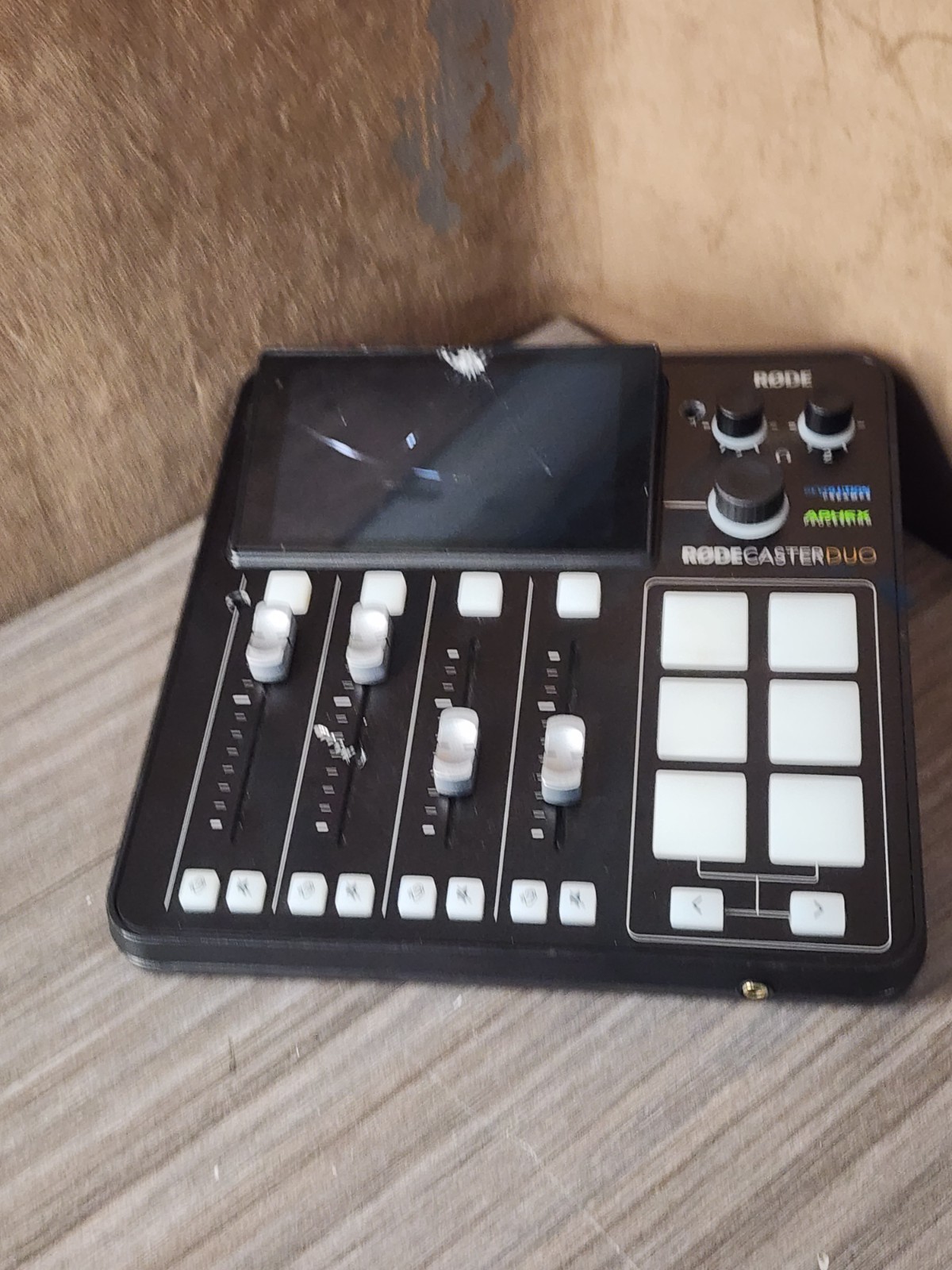 Rode RodeCaster Duo Streaming Mixer Integrated Audio Production Studio