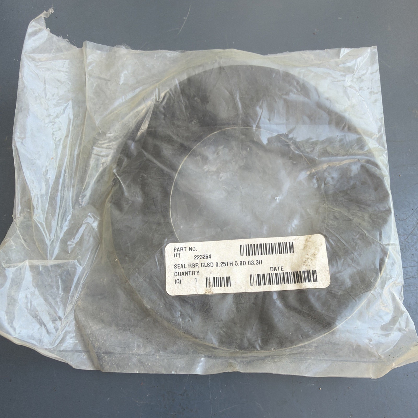Tennant Gasket Seal 223264, Seal Rubber 0.25TH, 5.8D, 03.3H