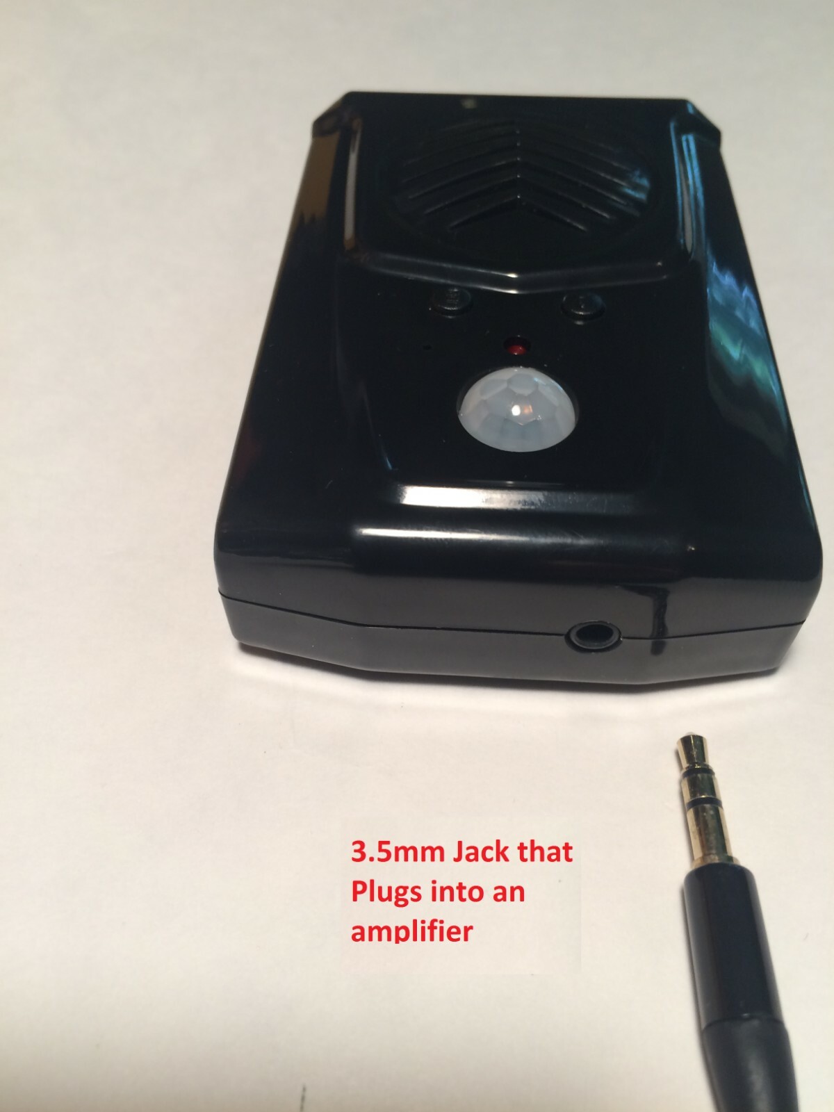 SCREAM BOX PLUS Halloween animated programmable plugs into an amplifier AUX out