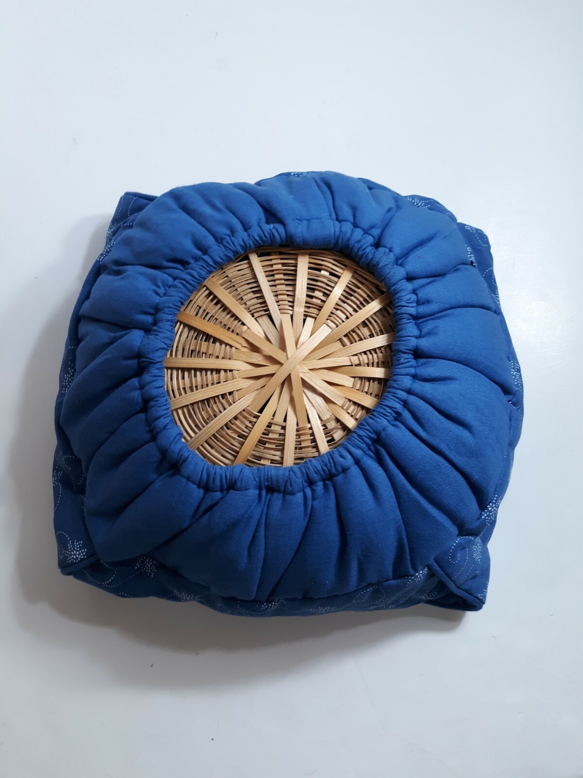 Snowflake Blue Basket Liner with Basket Keeps Rolls Warm 10" Round