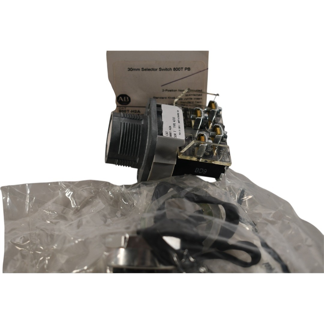 NEW Allen Bradley 800T-H2A 800T PB,30mm Selector Switch,2 Position Selector Swit