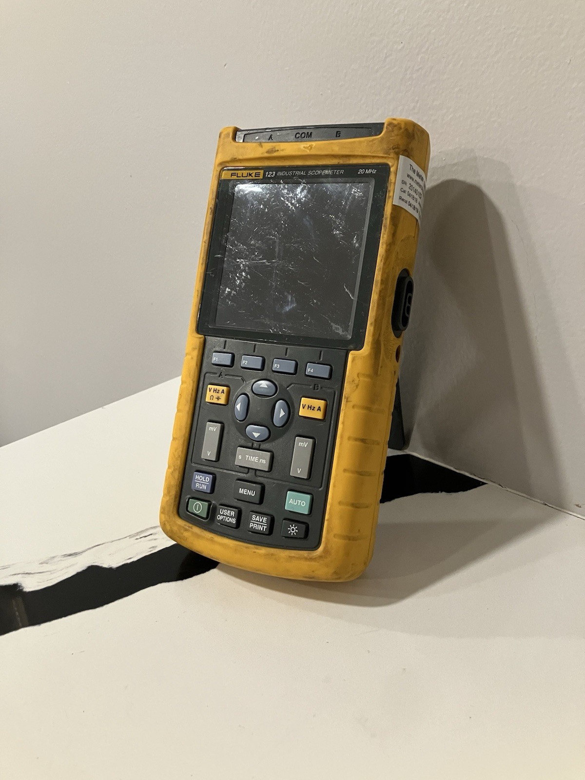 Fluke 123 Industrial ScopeMeter Handheld Oscilloscope with Case