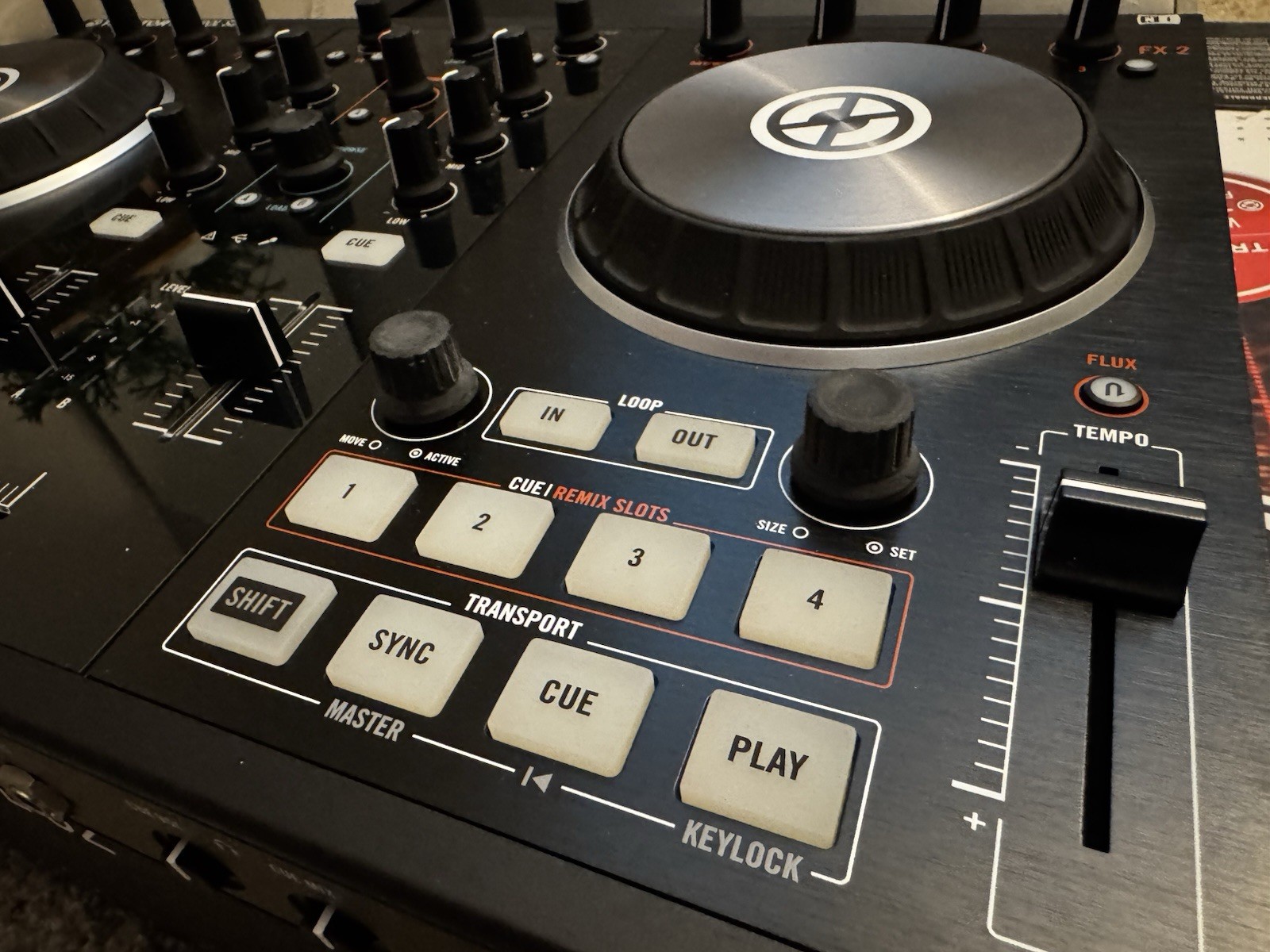 Native Instruments Traktor Kontrol S2 MK2 DJ Controller