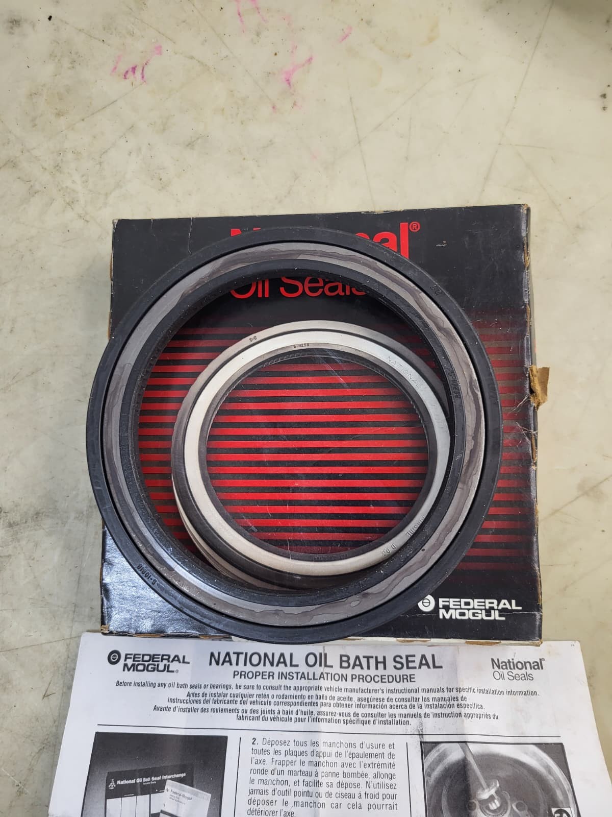 Federal Mogul / National Oil Seals Wheel Seal B370025BG2 / 370025A