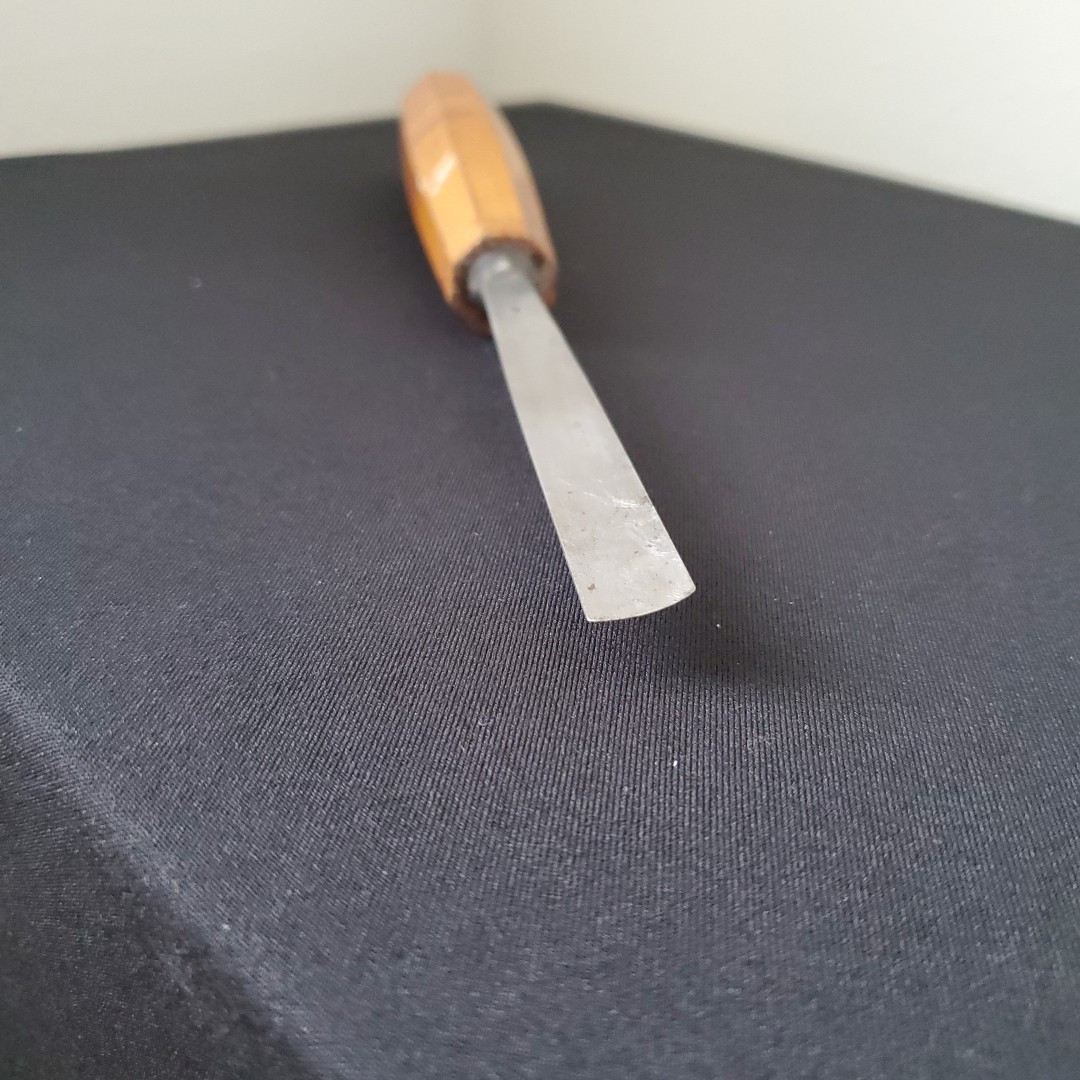 VINTAGE MARKED BUT UNKNOWN BEVEL EDGE CHISEL #4