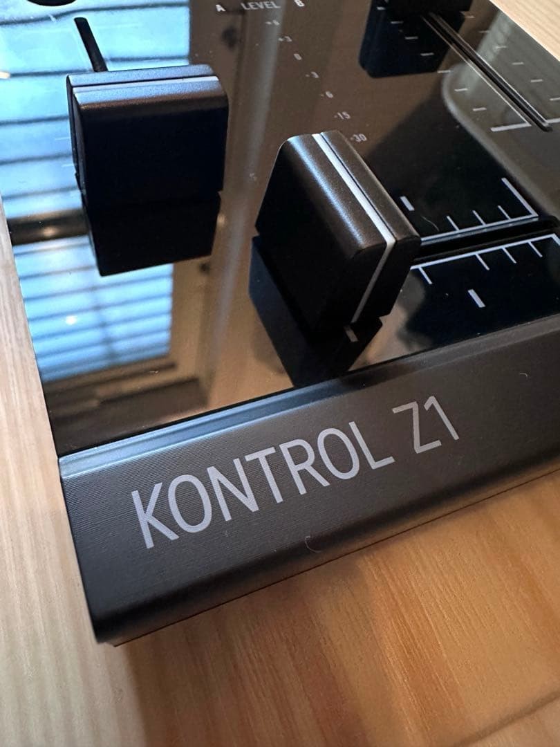 Native Instruments Traktor Kontrol Z1 DJ Mixer Controller Case Preowned Japan