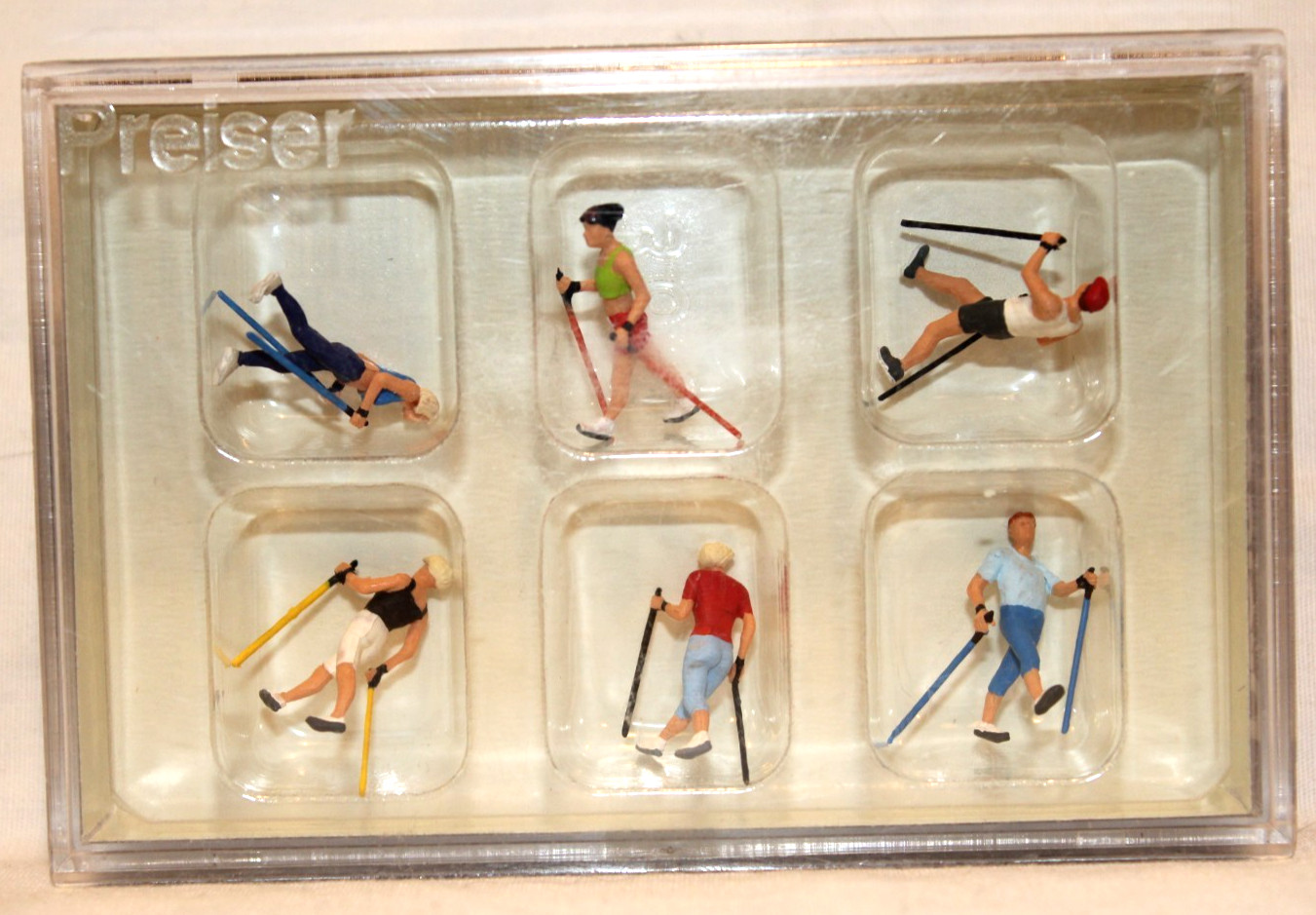 Preiser - Nordic Walking (People Walking with Poles) Set of 6 Figures #10575