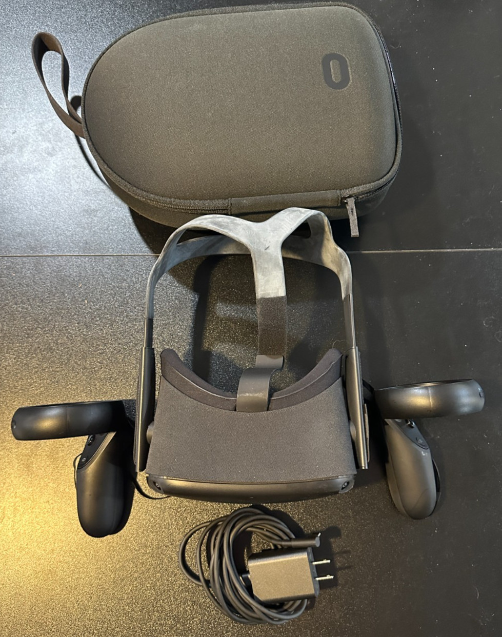 Oculus Quest Black VR Headset 64GB W/ Carrying Case - Used - Tested And Reset