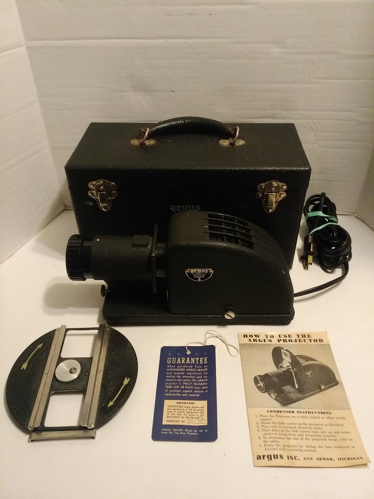 Vtg Argus PA 100 Slide Projector, Slide Wheel, Case & Manual 4" Anastigmat *READ