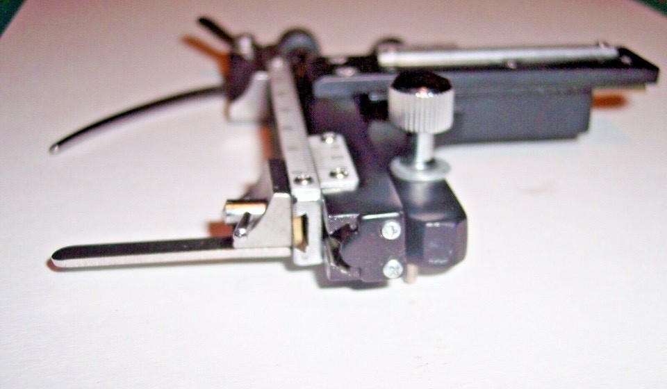 SPECIMEN HOLDER MOVEABLE GRADUATED MECHANICAL STAGE -SCIENCE MSH-009- NEW