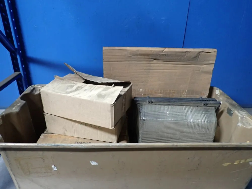 WALL PACK LIGHT FIXTURE, DROP LENSES    08250561470