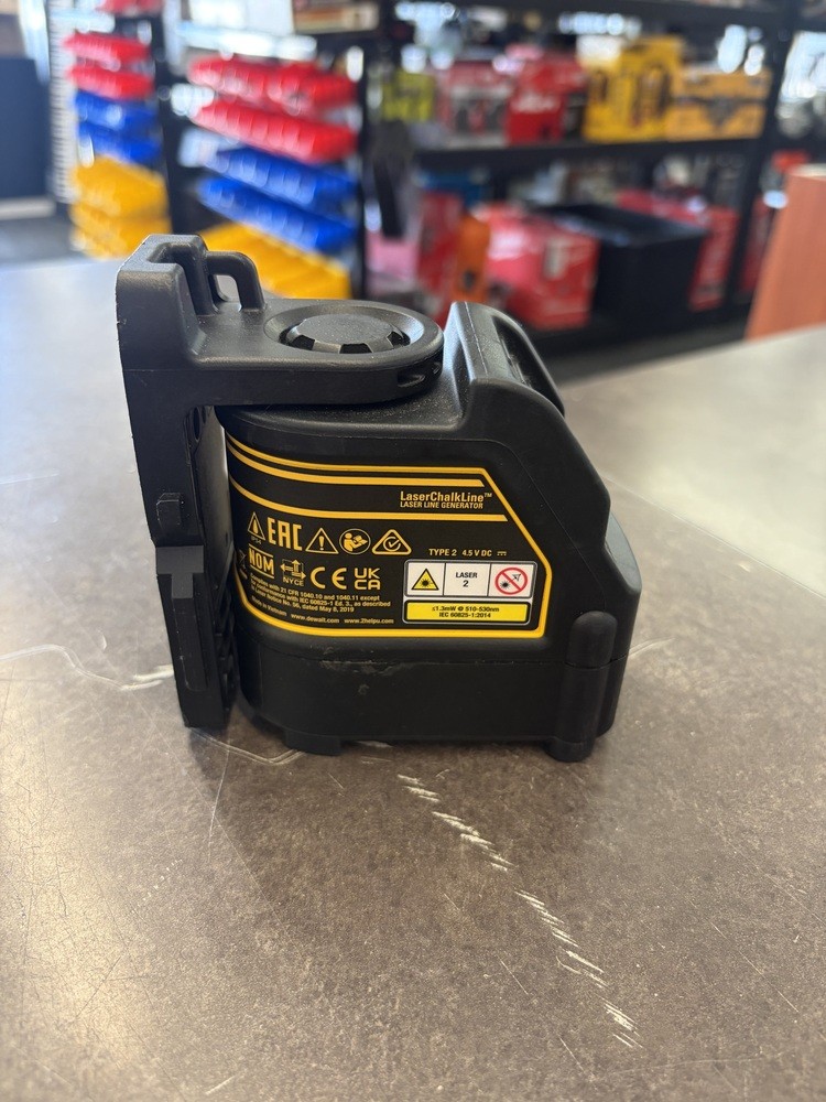 DEWALT DW088CG 100FT. GREEN SELF-LEVELING CROSS LINE LASE LEVEL (TOOL-ONLY)