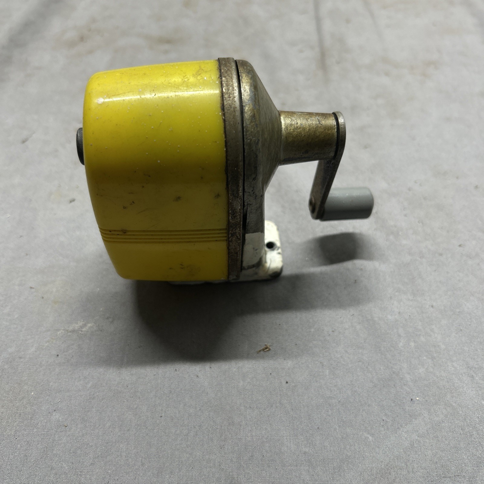 VINTAGE APSCO MIDGET YELLOW PENCIL SHARPENER