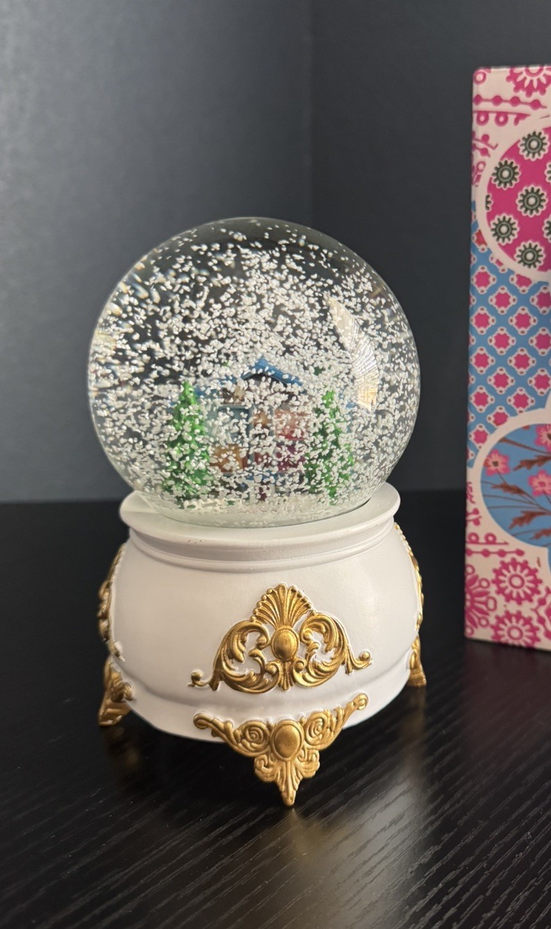 Taylor Swift 2023 Authentic Lover Snow Globe