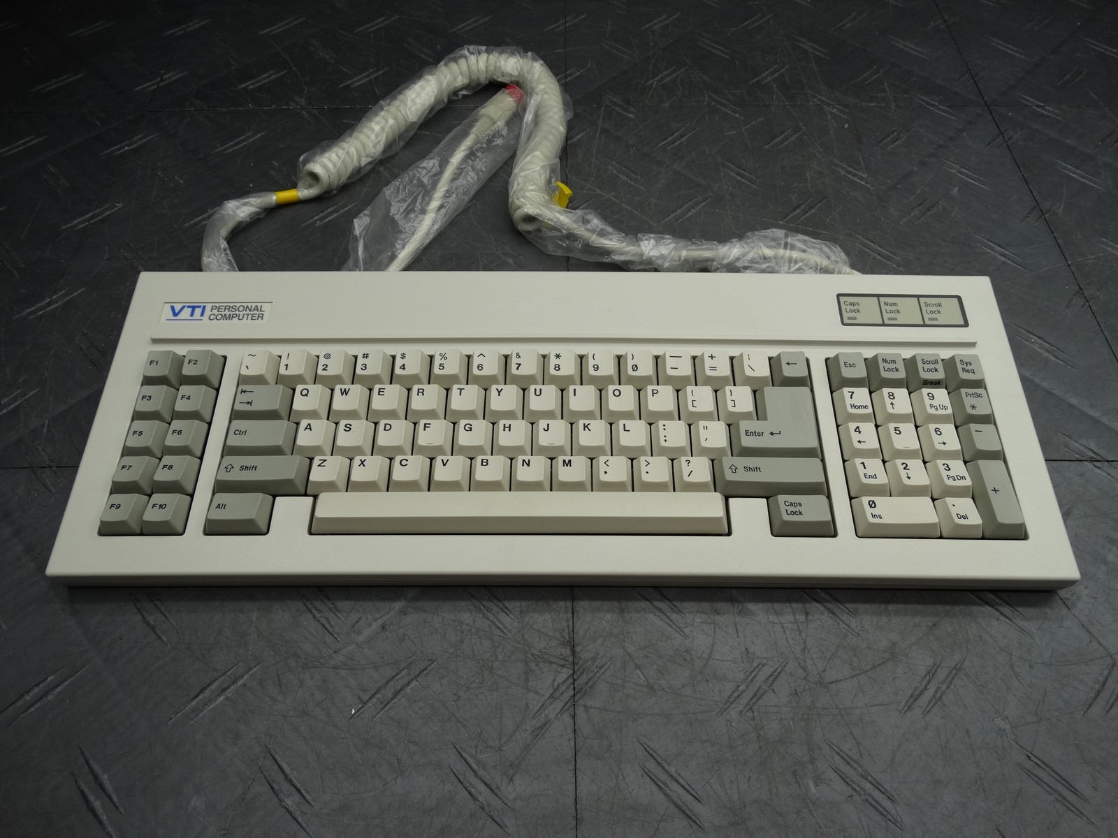 VTI Mechanical Keyboard 33-XT M7USO4C-18 100% Vintage