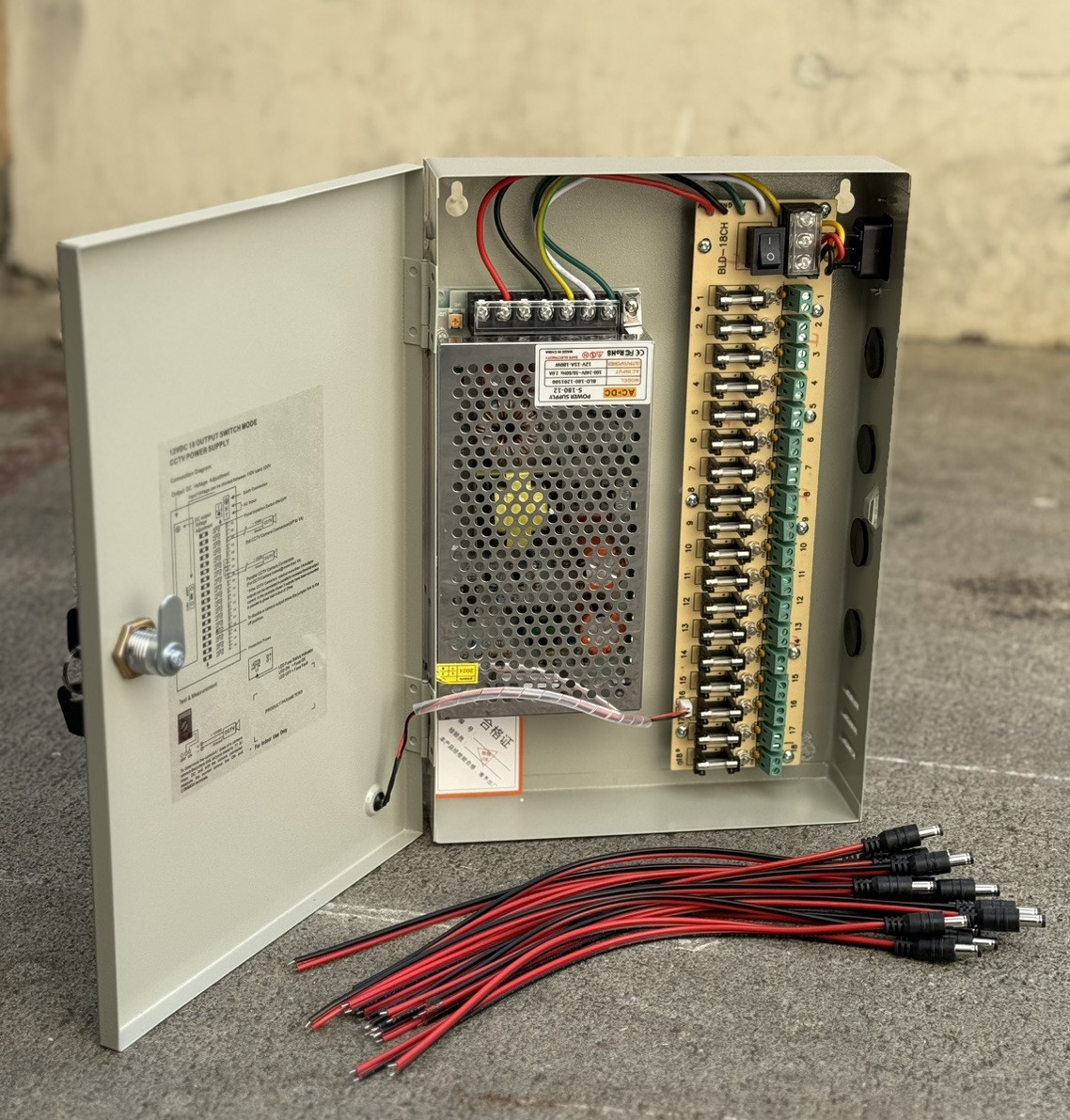 18 Channel Power Supply Distribution Lock Box DC 12V for CCTV Security Camera