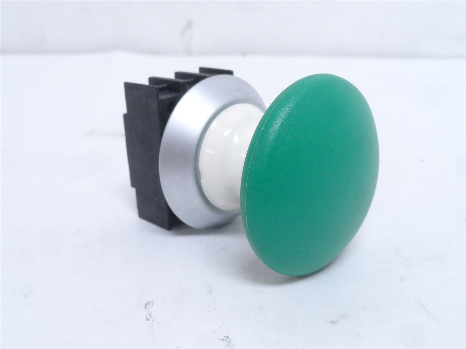 251335 New-No Box; Schmersal NDP50GN Green Push-Button Operator 50mmOD; W/Mount