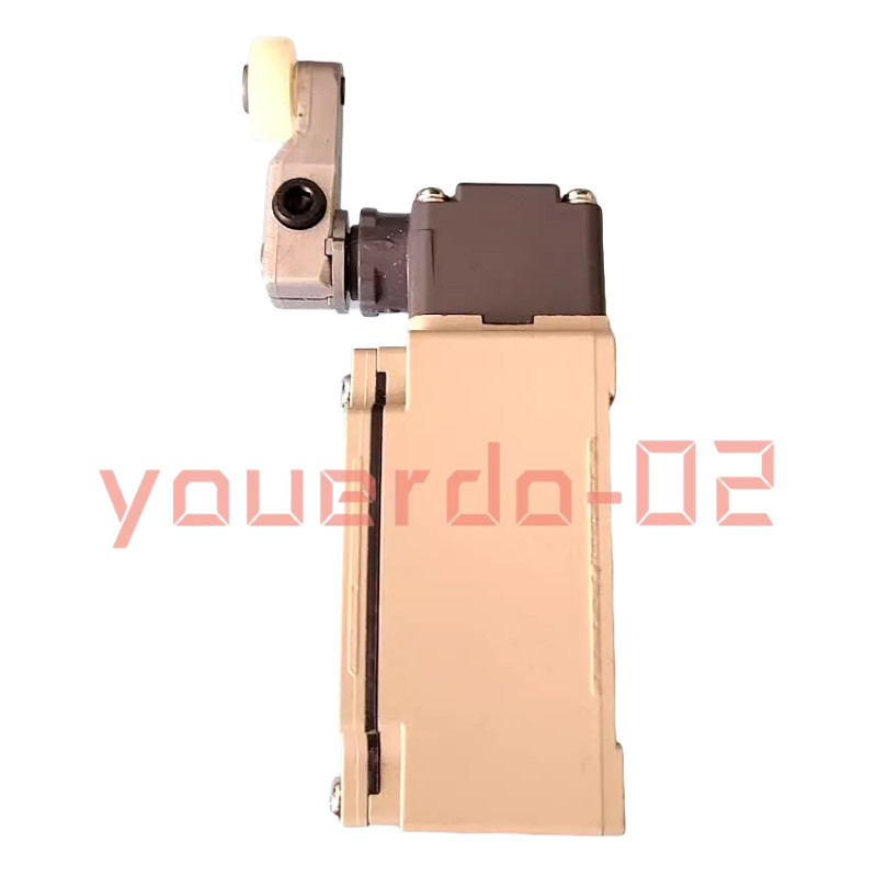 1 PC New with Box Omron D4B-3111N Limit Switch Quickly Shipped