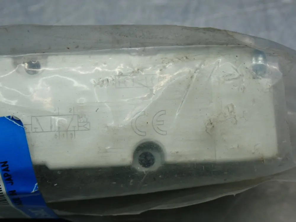 SMC PNEUMATIC SOLENOID VALVE VQC4101-51