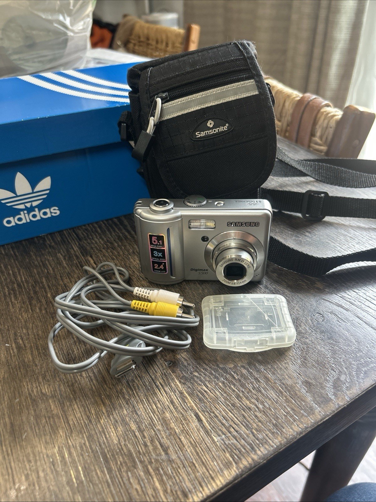 Samsung Digimax S500 Compact Digital Camera, Case, Cord