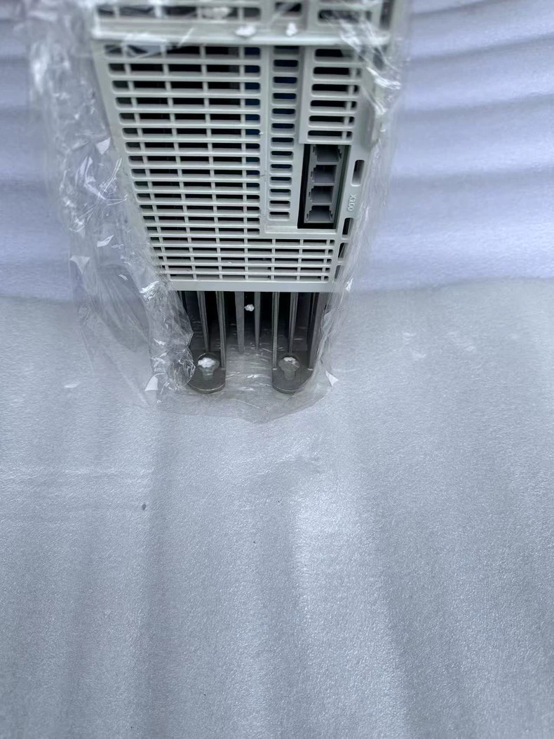 New Lenze E70ACPSE0604S frequency inverter