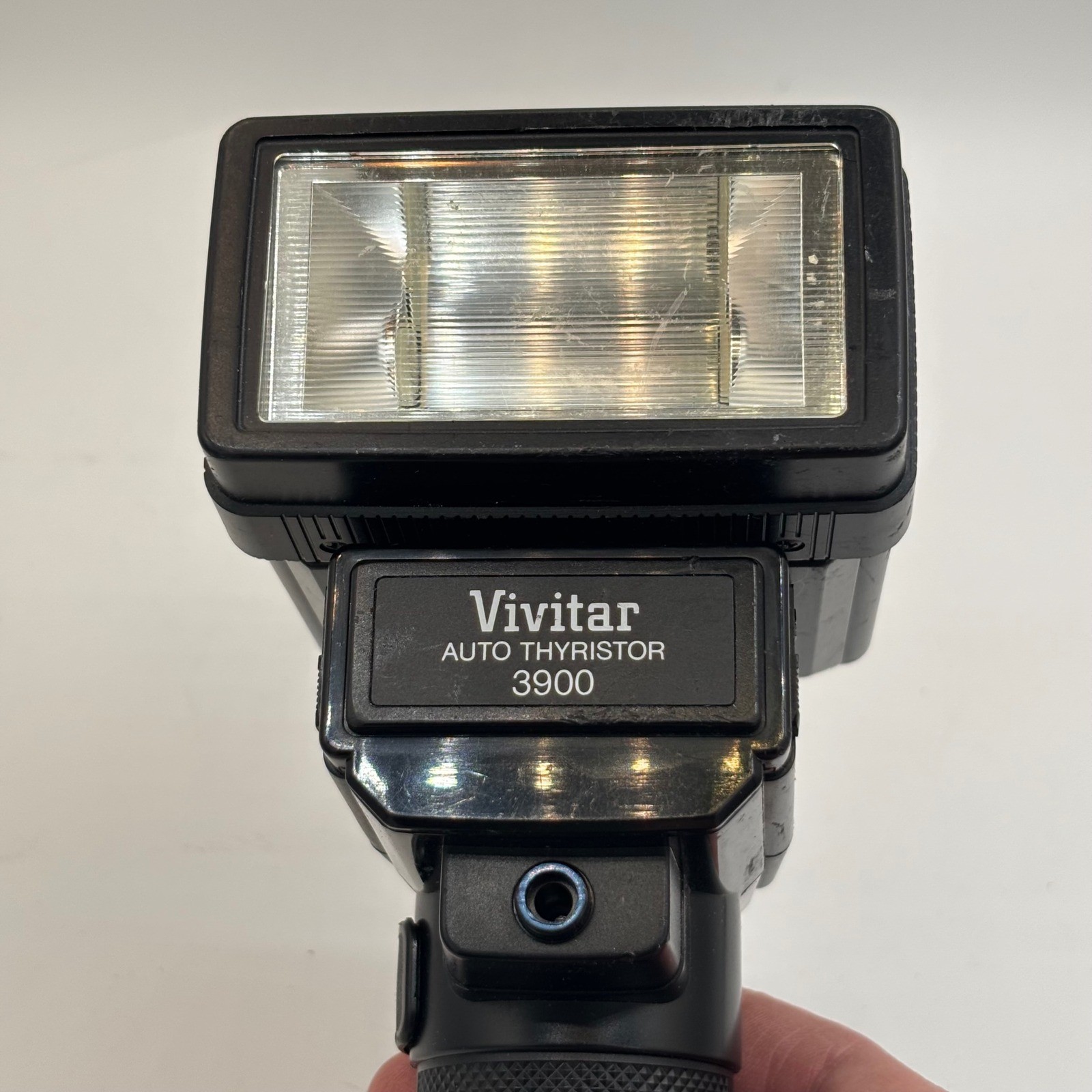 Vivitar Auto Thyristor 3900 Electronic Flash Unit with Sync Cord Made in Japan