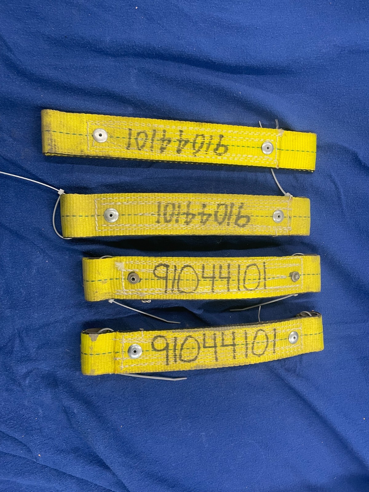 Qty: (4) SAF Holland Neway 91044101 Restraint Strap