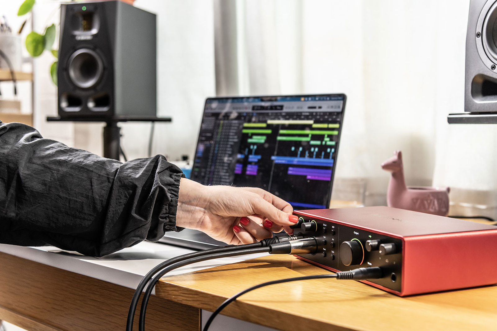 Focusrite SCARLETT 16I16 4G 4th Gen Audio Recording Interface+Studio Microphone