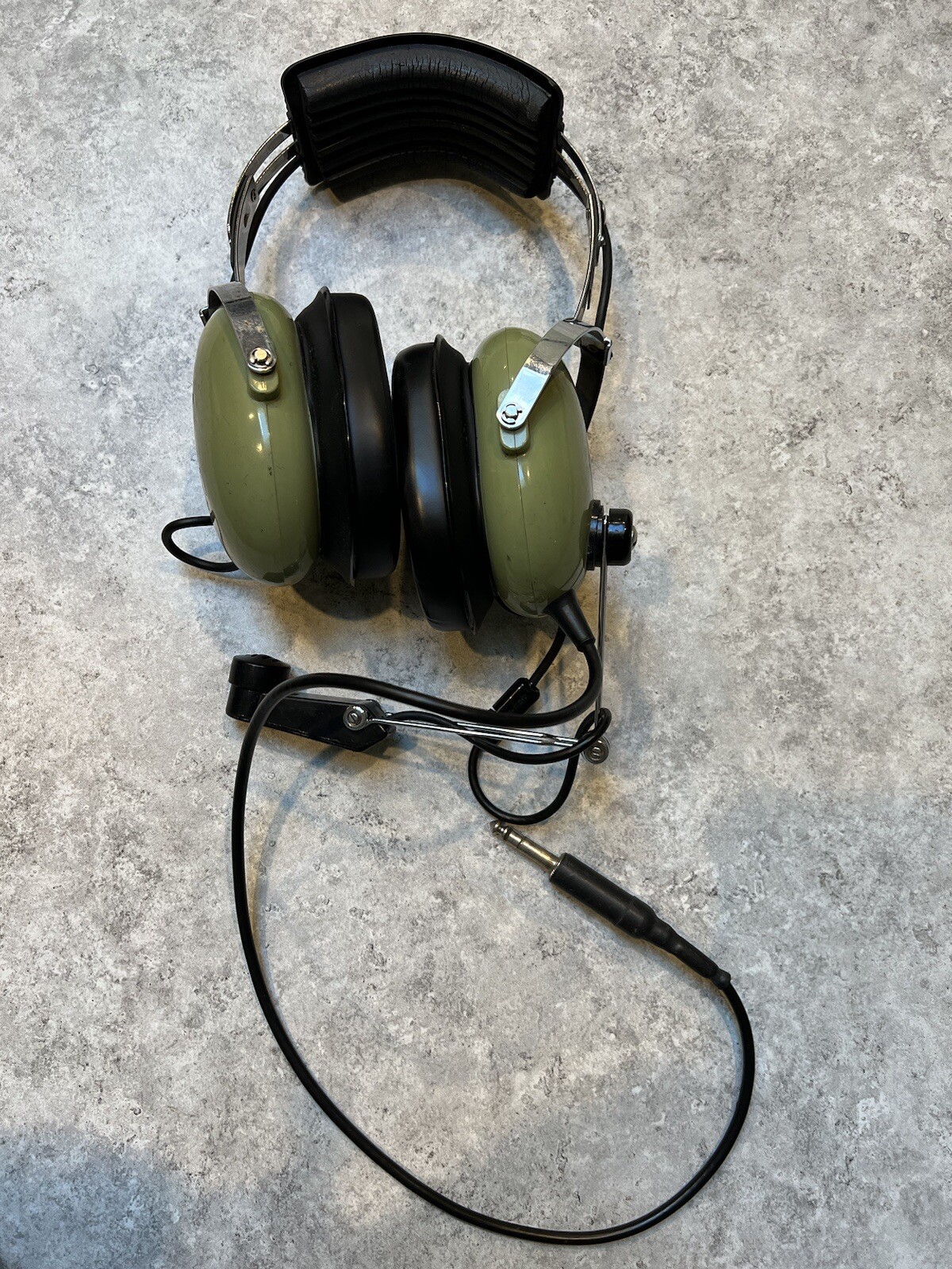 David Clark Company Model 3330 Aircraft Head set/new Ear Pads